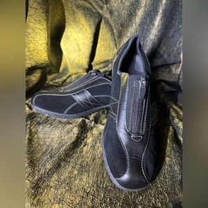 Naturalizer Zip Casual Shoe